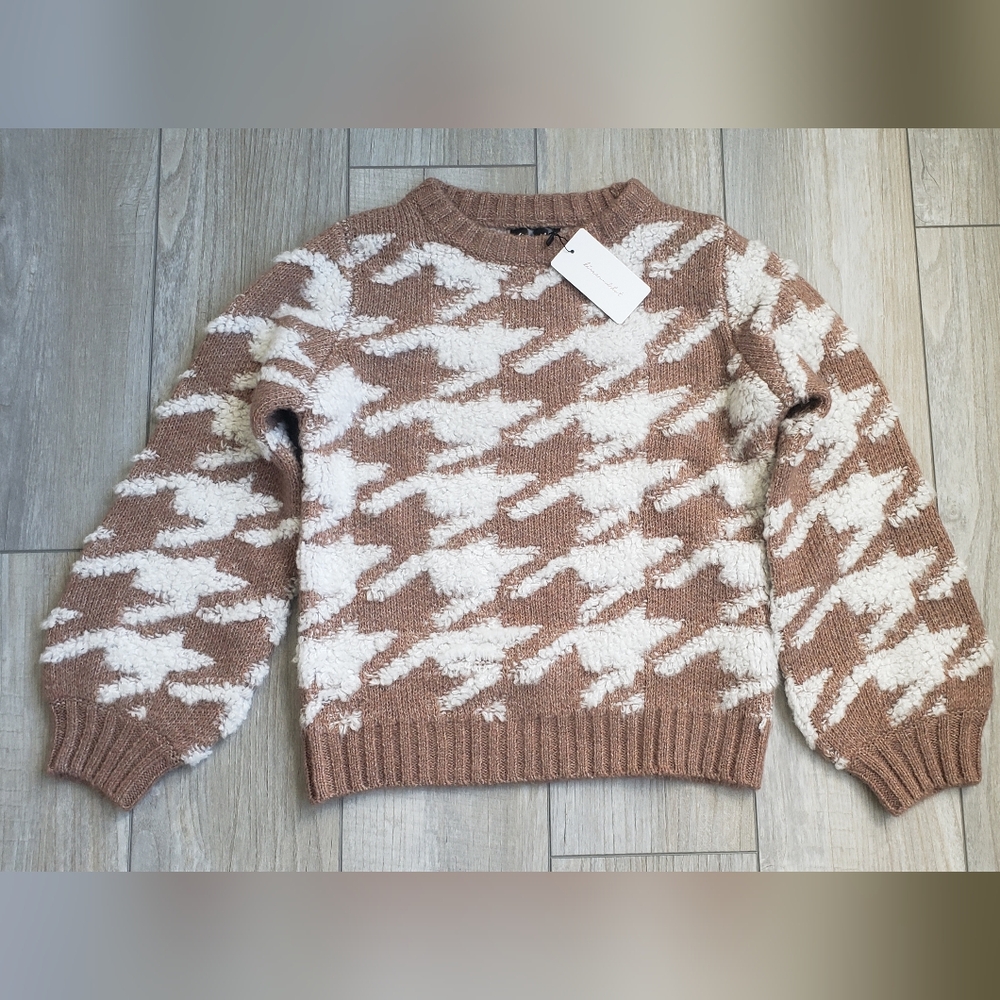 Line & Dot Sweater - Picture 4 of 6